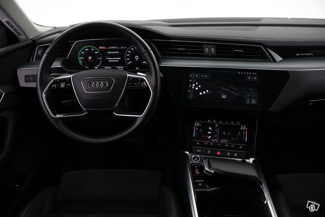 Audi E-tron 21