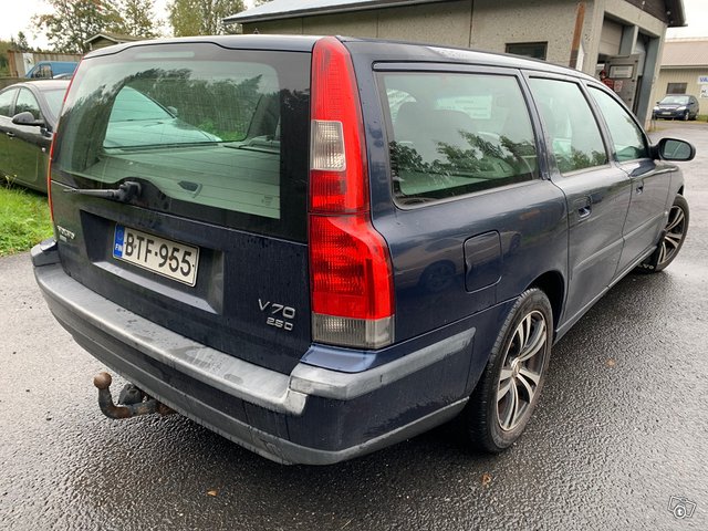 Volvo V70 3