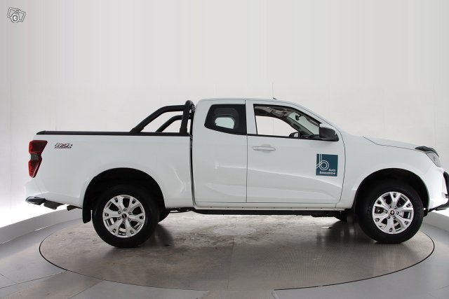 Isuzu D-Max 7