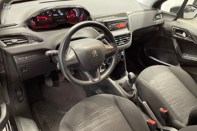 PEUGEOT 208 6