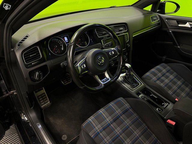 Volkswagen Golf 9