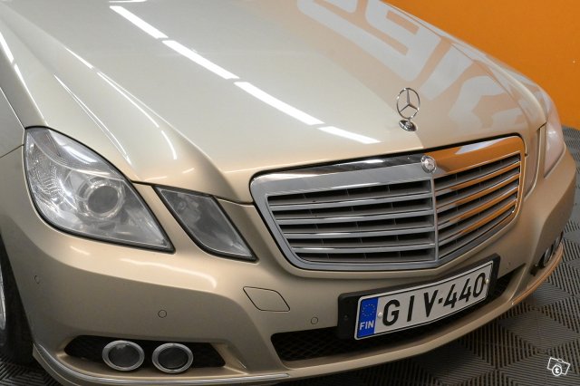 Mercedes-Benz E 8