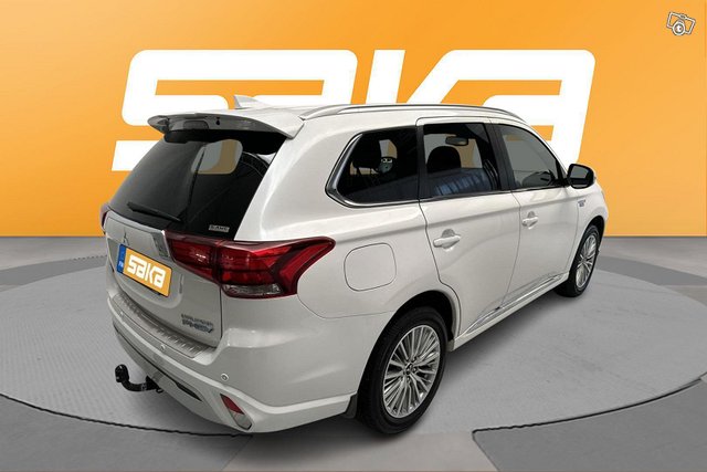 Mitsubishi Outlander PHEV 2