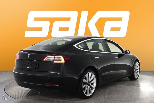 Tesla Model 3 8