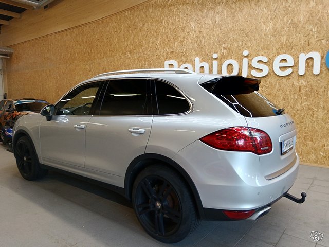 Porsche Cayenne 2