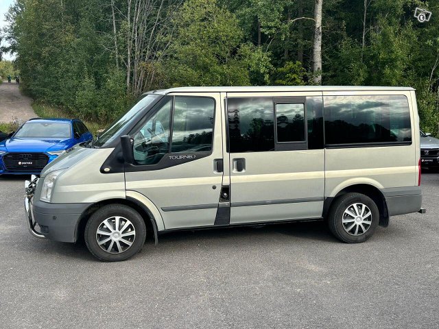 Ford Tourneo 8