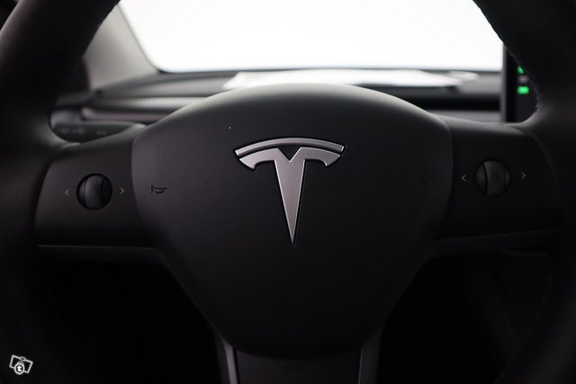 Tesla Model Y 14