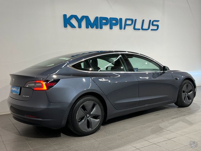 Tesla Model 3 4