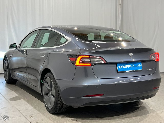 Tesla Model 3 6