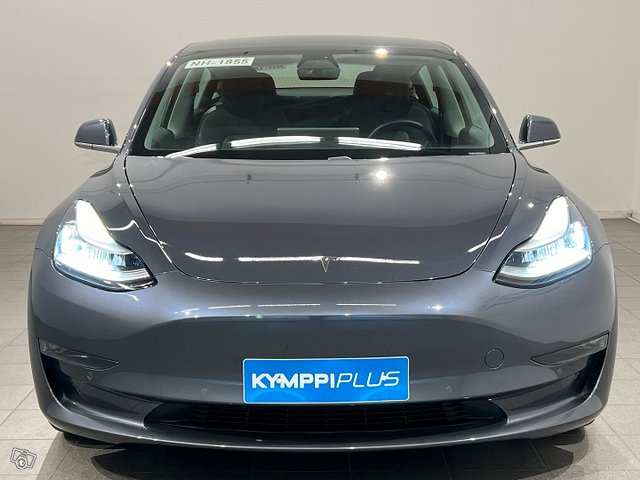 Tesla Model 3 8