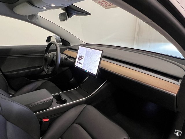 Tesla Model 3 9