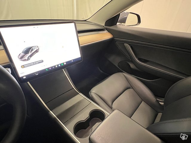 Tesla Model 3 18