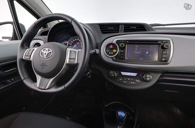 Toyota Yaris 9