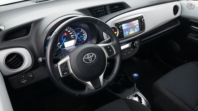 Toyota Yaris 13