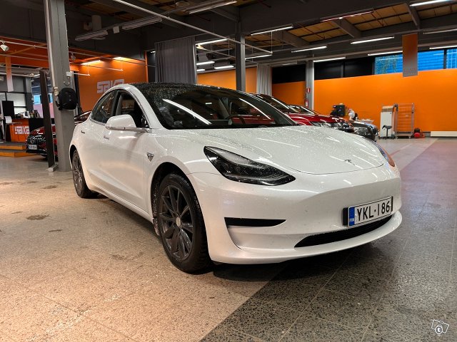 Tesla Model 3 1