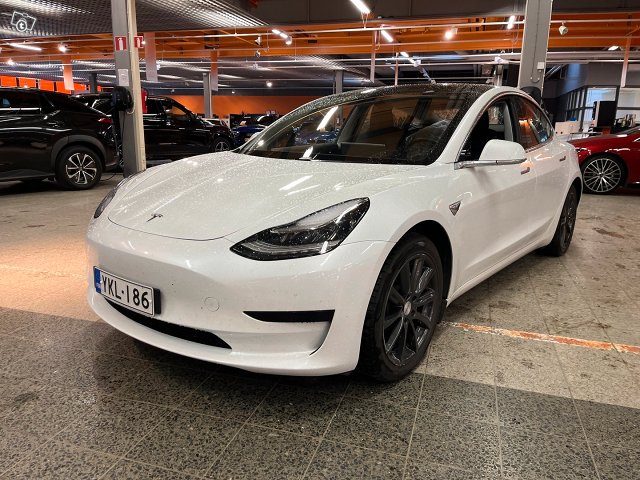 Tesla Model 3 2