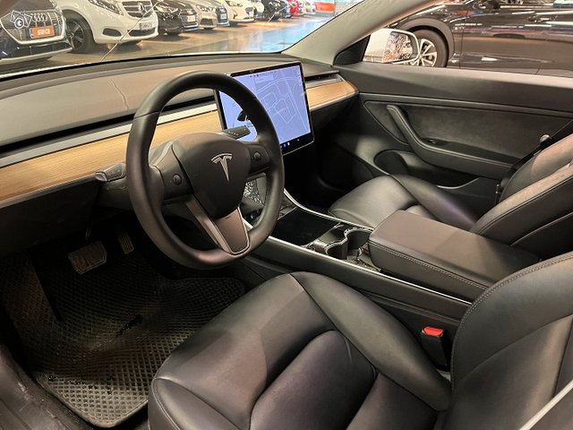 Tesla Model 3 5