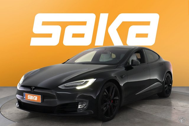 Tesla Model S 4