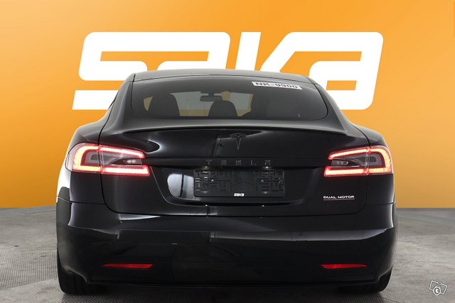 Tesla Model S 7