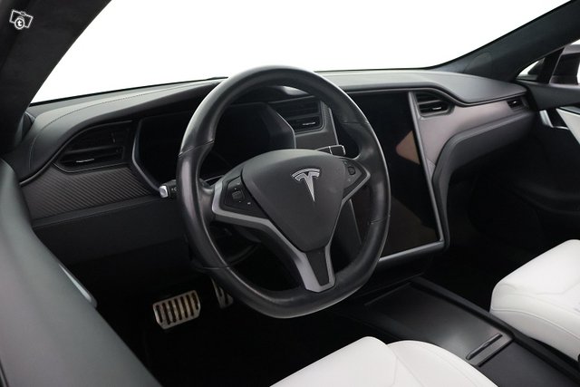 Tesla Model S 12