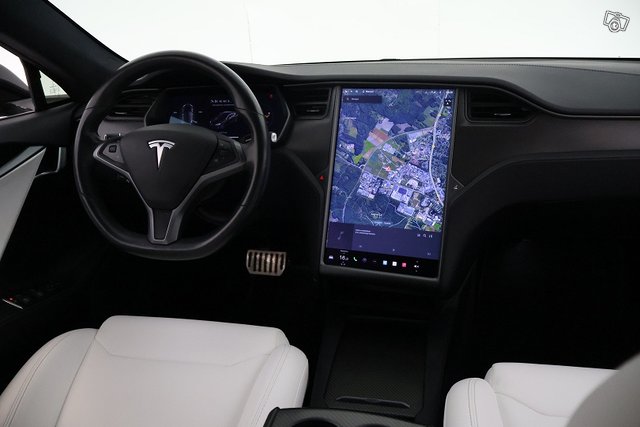 Tesla Model S 17