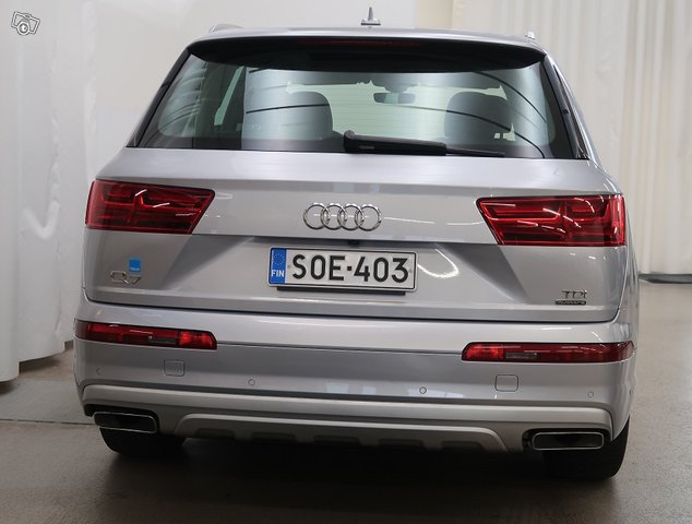 Audi Q7 4