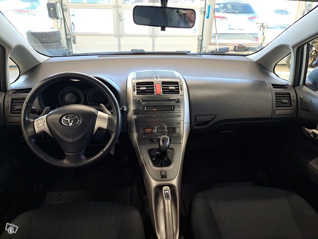 TOYOTA AURIS 10