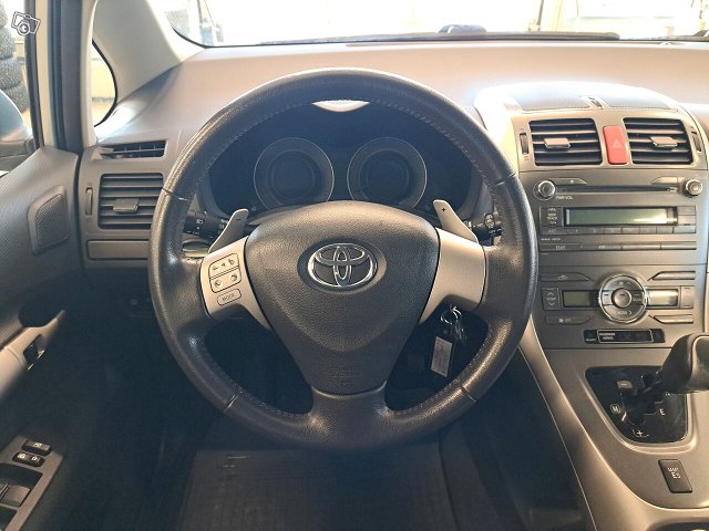 TOYOTA AURIS 11