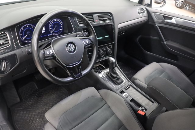 Volkswagen Golf 10