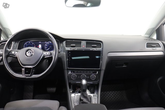 Volkswagen Golf 16