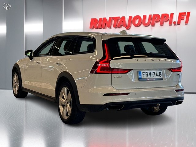 Volvo V60 Cross Country 2