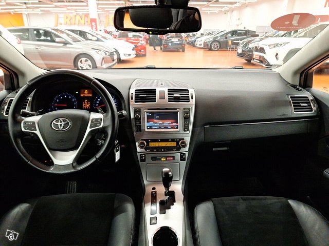 Toyota Avensis 12