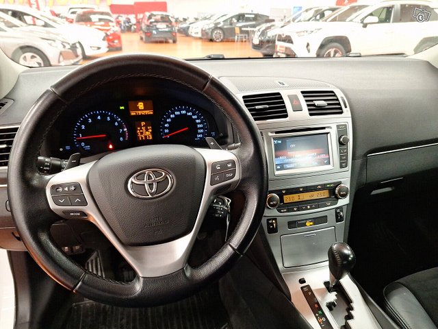 Toyota Avensis 17