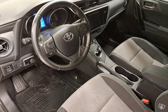 TOYOTA AURIS 8