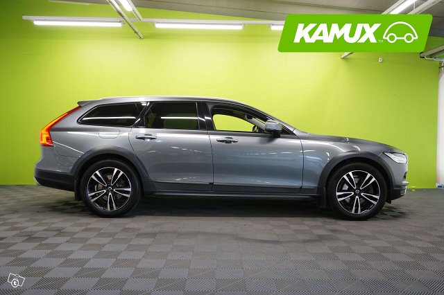 Volvo V90 Cross Country 2