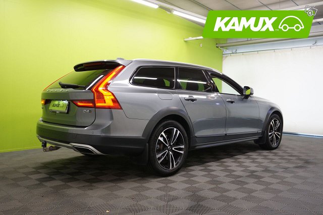 Volvo V90 Cross Country 4