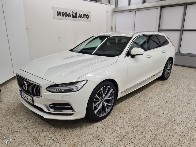 VOLVO V90 1