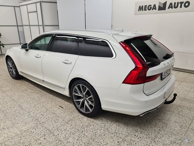 VOLVO V90 3