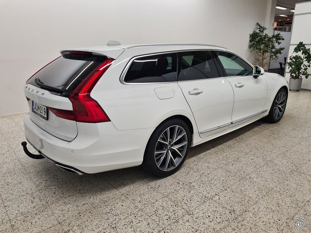 VOLVO V90 4