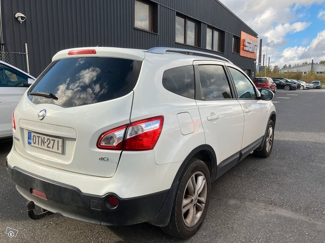 Nissan Qashqai+2 4