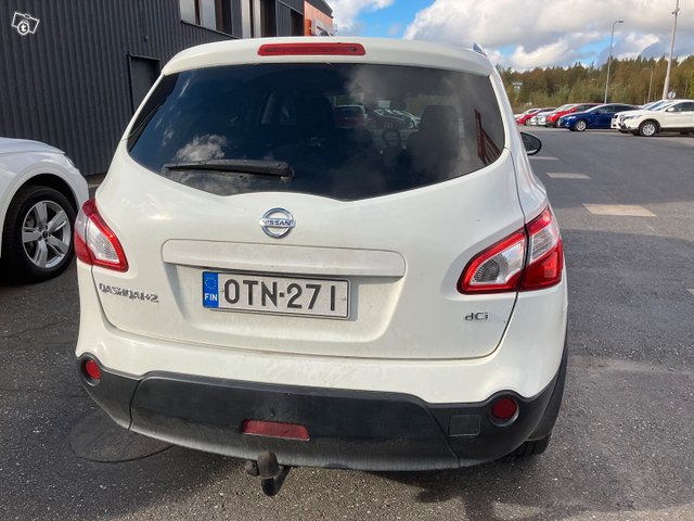 Nissan Qashqai+2 5