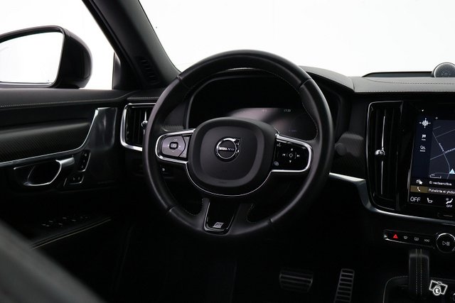 Volvo S90 17