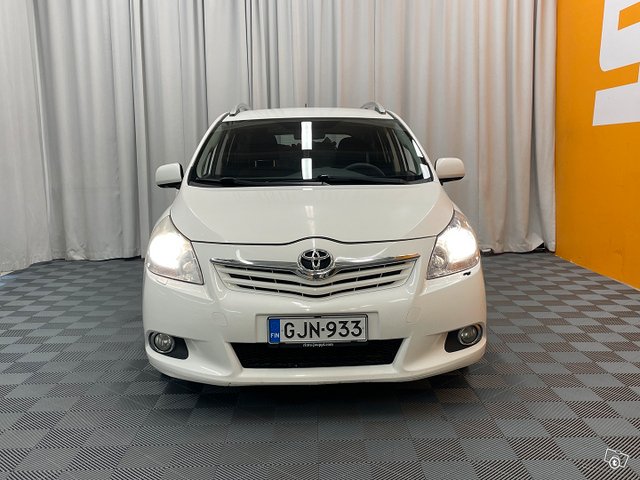 Toyota Verso 2