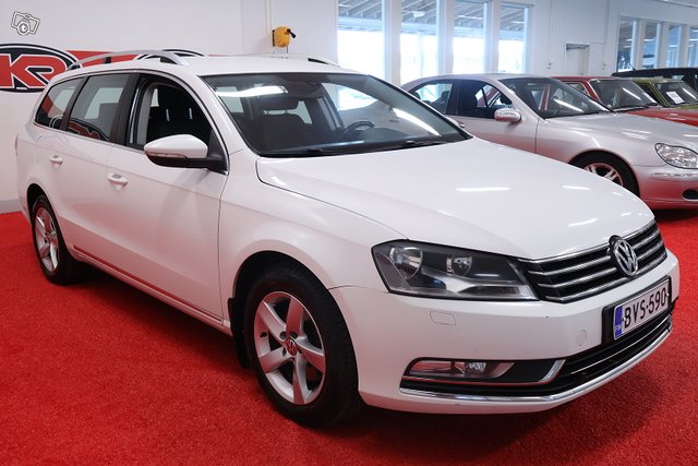 VOLKSWAGEN Passat 4