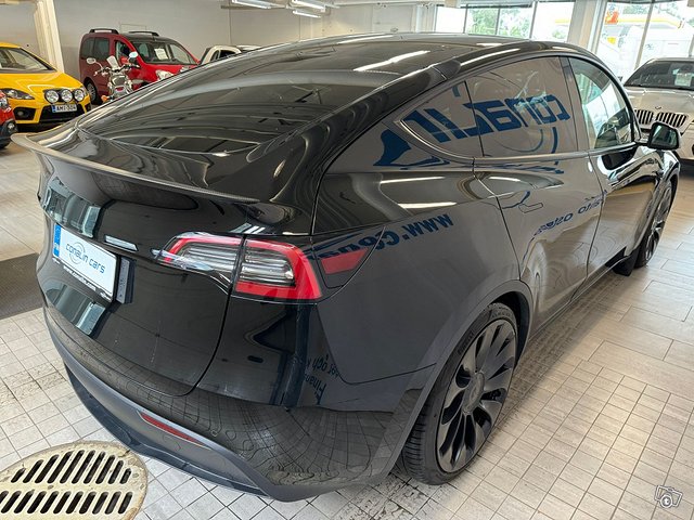 Tesla Model Y 3