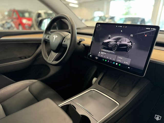 Tesla Model Y 11