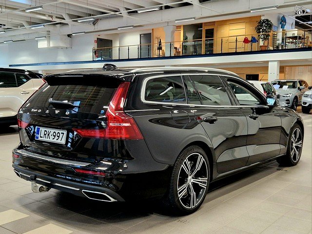 VOLVO V60 2