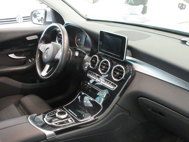 MERCEDES-BENZ GLC 8