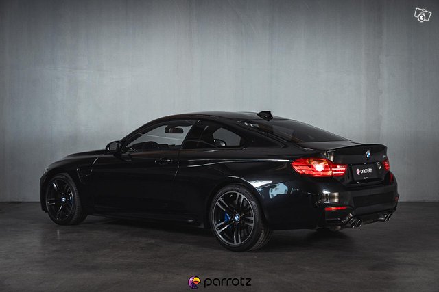 BMW M4 6