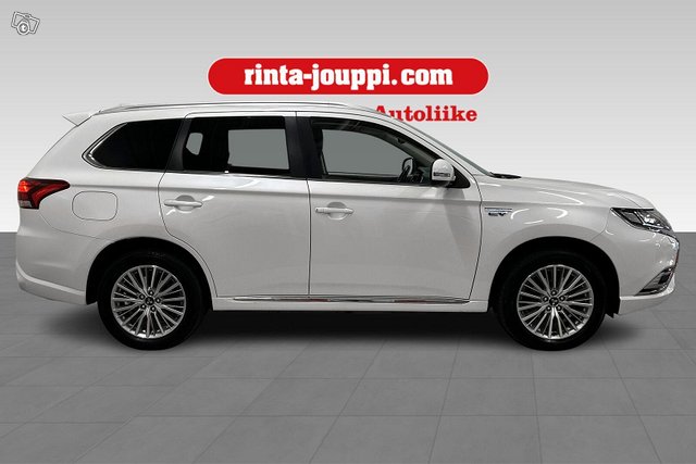 Mitsubishi Outlander PHEV 4